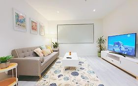 Modern 2Br Central Petone Gem
